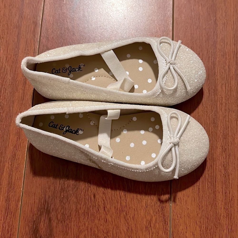 White glitter ballet shoes size toddler 6 Cat & Jack